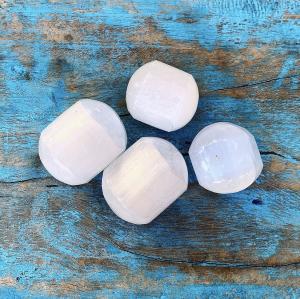 crystal meaning selenite